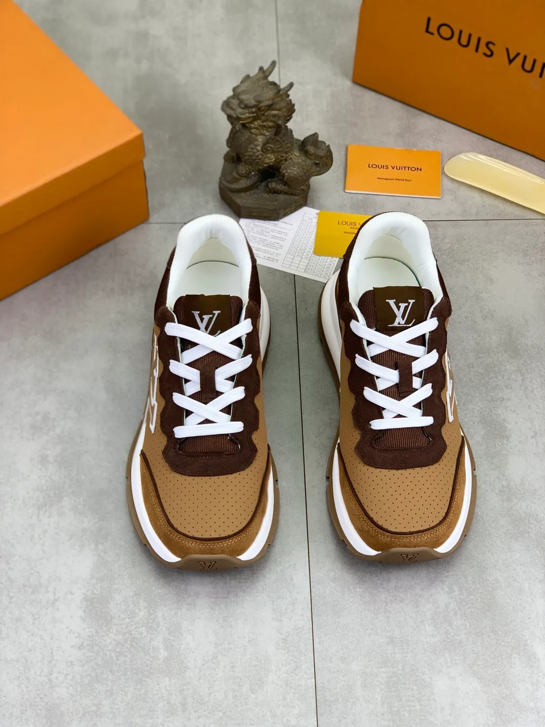 Men's men's shoes💰P440💰[New model]🆘[Louis Vuitton] LV official website latest model🎁casual and fashionable men's shoes👟hot style💥simple and elegant style, exclusive for trendy men. Unique official website latest brand elements👑original decoration, fashionable and generous, the fabric is made of original calfskin➕comfortable and breathable mesh lining➕pig skin lining ✅The official website specifies wear-resistant casual outsole, the classic model is taken in real life🎬Color: 3️⃣colors available😍Number of codes: 38-44 (45 46 customized)